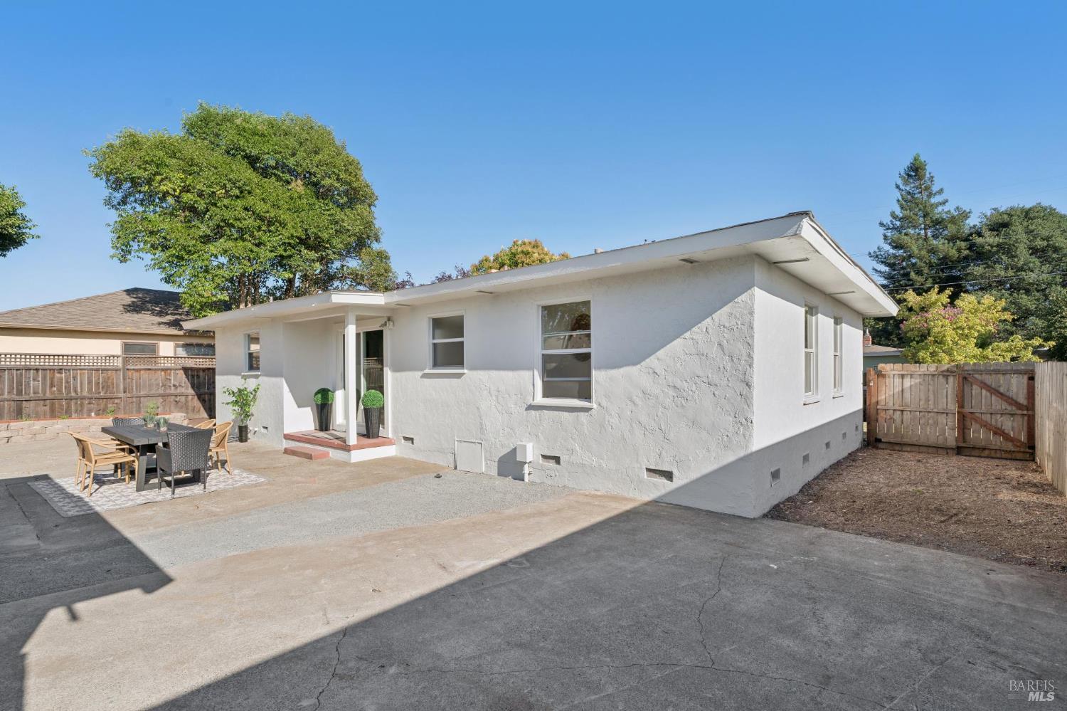 1825 Robin Hood Lane Santa Rosa CA 95405