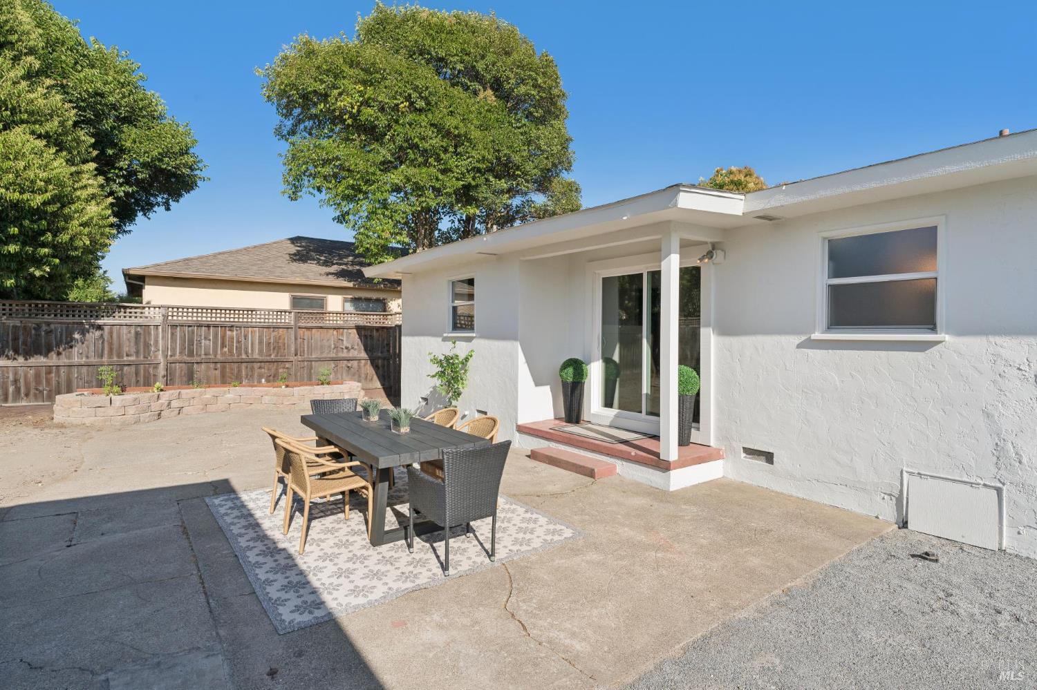 1825 Robin Hood Lane Santa Rosa CA 95405