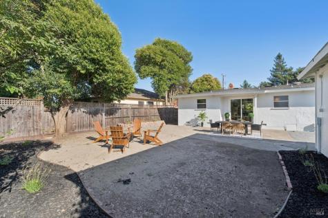 1825 Robin Hood Lane Santa Rosa CA 95405