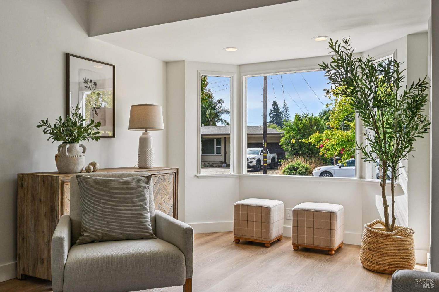 1825 Robin Hood Lane Santa Rosa CA 95405