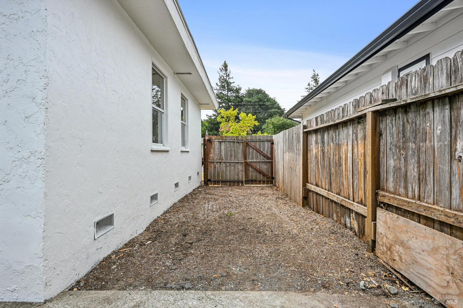 1825 Robin Hood Lane Santa Rosa CA 95405