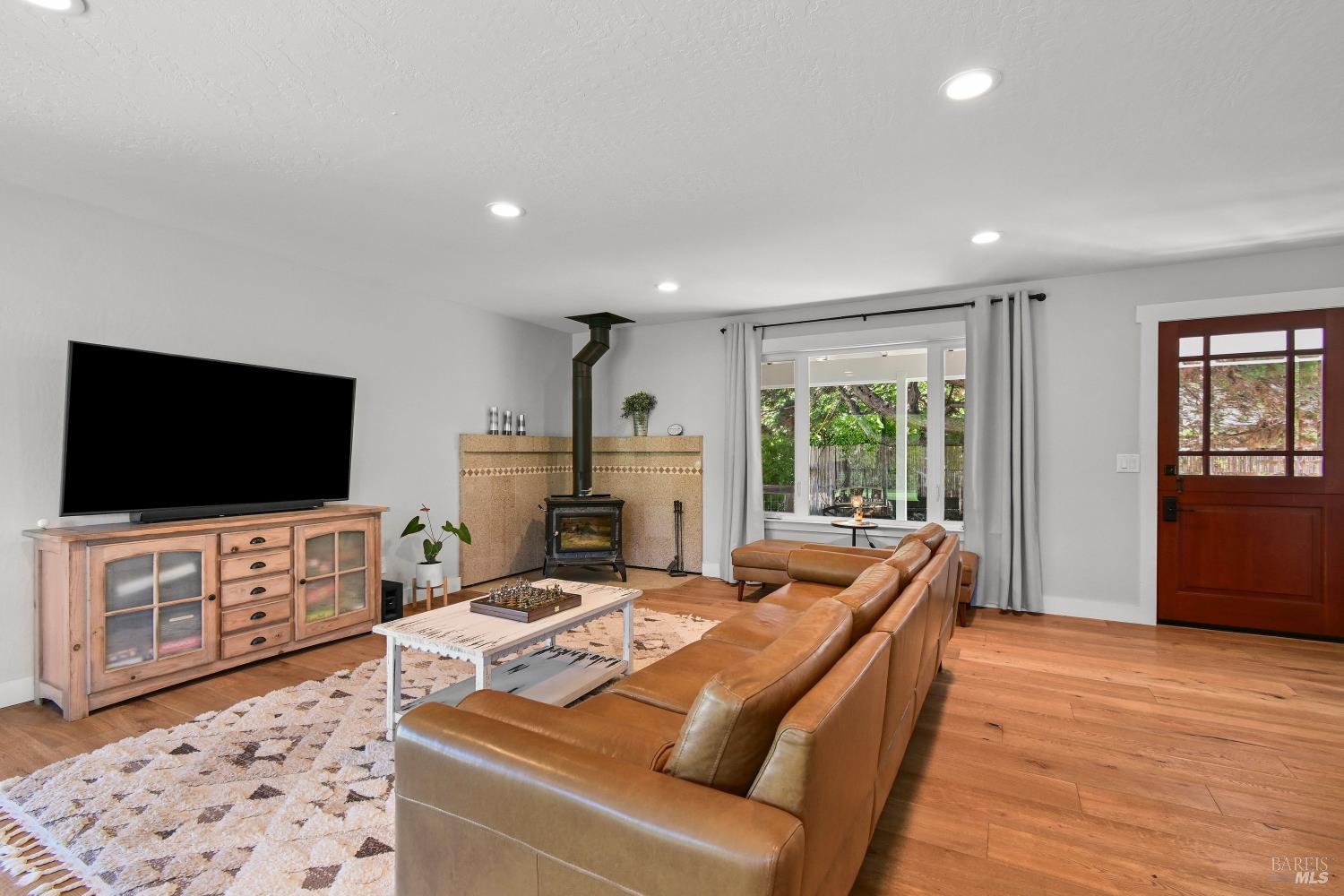19022 Orange Avenue El Verano CA 95476