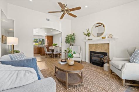 1588 Gladstone Way Rohnert Park CA 94928