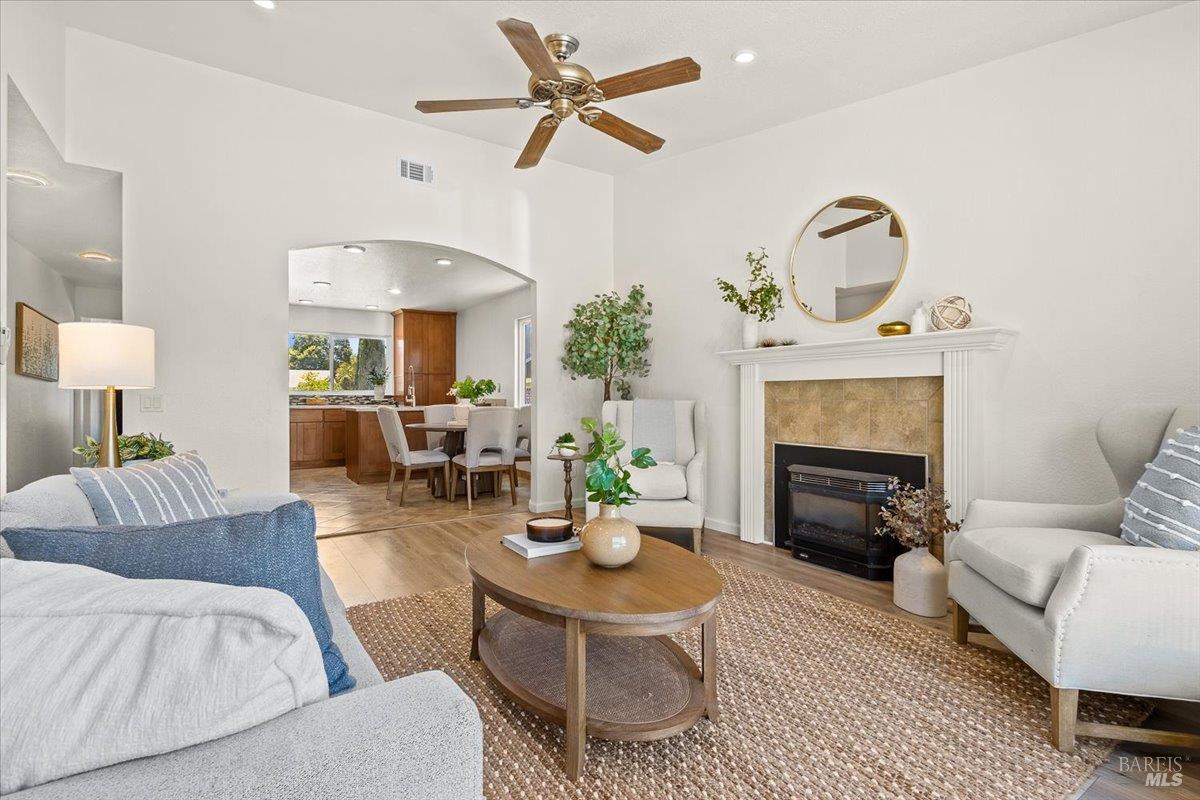 1588 Gladstone Way Rohnert Park CA 94928