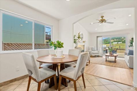1588 Gladstone Way Rohnert Park CA 94928