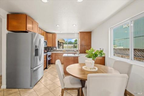 1588 Gladstone Way Rohnert Park CA 94928