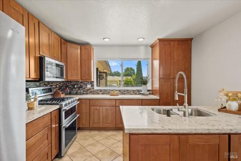 1588 Gladstone Way Rohnert Park CA 94928