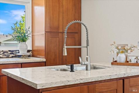 1588 Gladstone Way Rohnert Park CA 94928