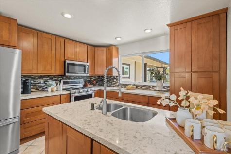 1588 Gladstone Way Rohnert Park CA 94928