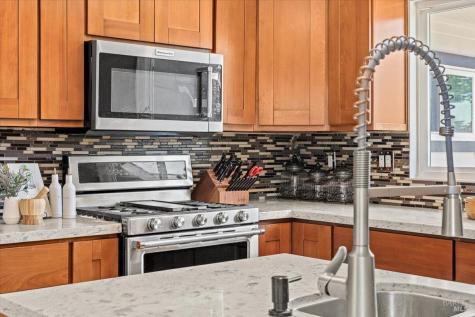 1588 Gladstone Way Rohnert Park CA 94928