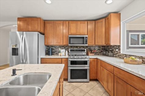 1588 Gladstone Way Rohnert Park CA 94928