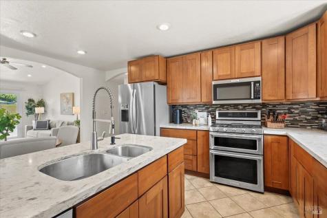1588 Gladstone Way Rohnert Park CA 94928