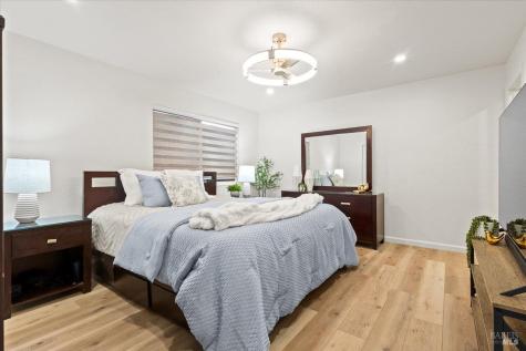 1588 Gladstone Way Rohnert Park CA 94928