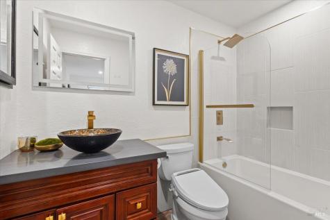 1588 Gladstone Way Rohnert Park CA 94928