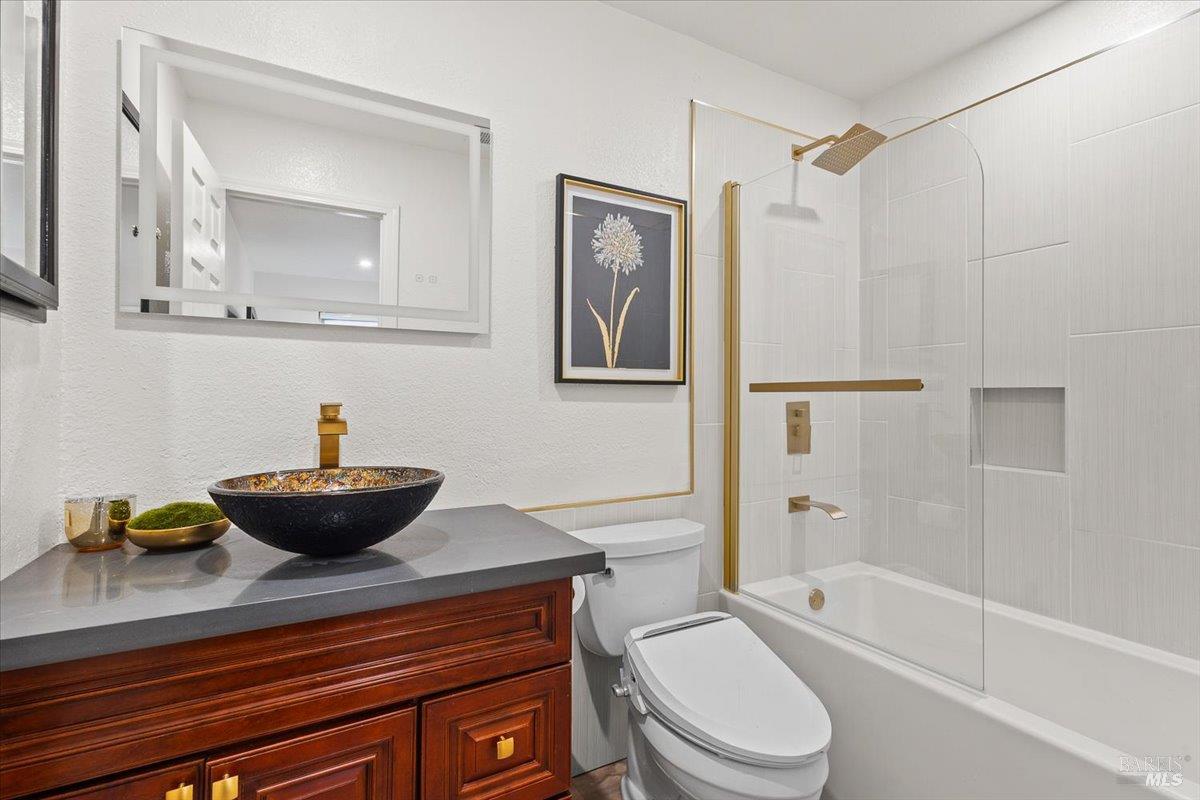1588 Gladstone Way Rohnert Park CA 94928