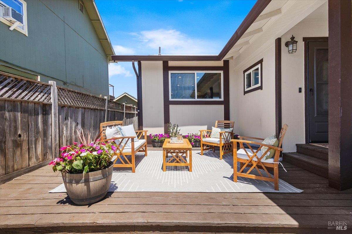 1588 Gladstone Way Rohnert Park CA 94928