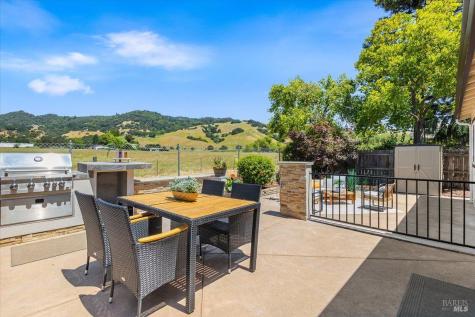 1588 Gladstone Way Rohnert Park CA 94928