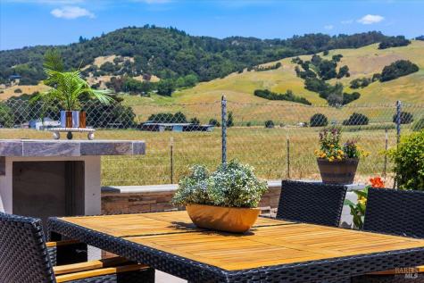 1588 Gladstone Way Rohnert Park CA 94928
