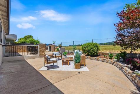 1588 Gladstone Way Rohnert Park CA 94928
