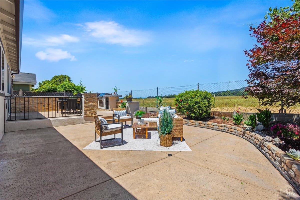 1588 Gladstone Way Rohnert Park CA 94928