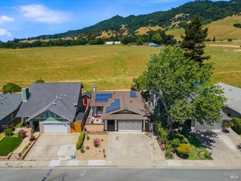 1588 Gladstone Way Rohnert Park CA 94928