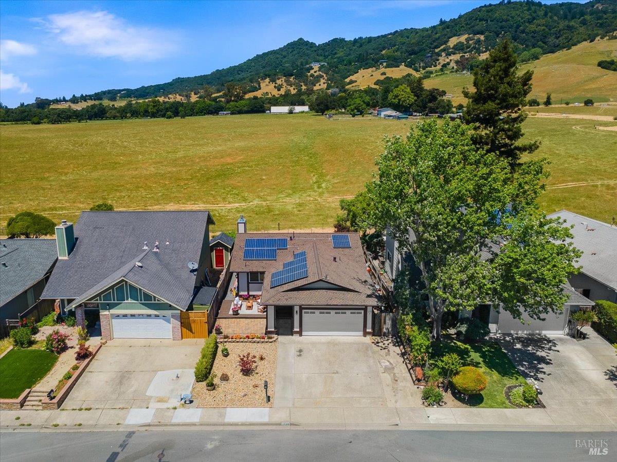 1588 Gladstone Way Rohnert Park CA 94928