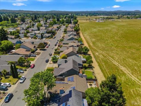 1588 Gladstone Way Rohnert Park CA 94928