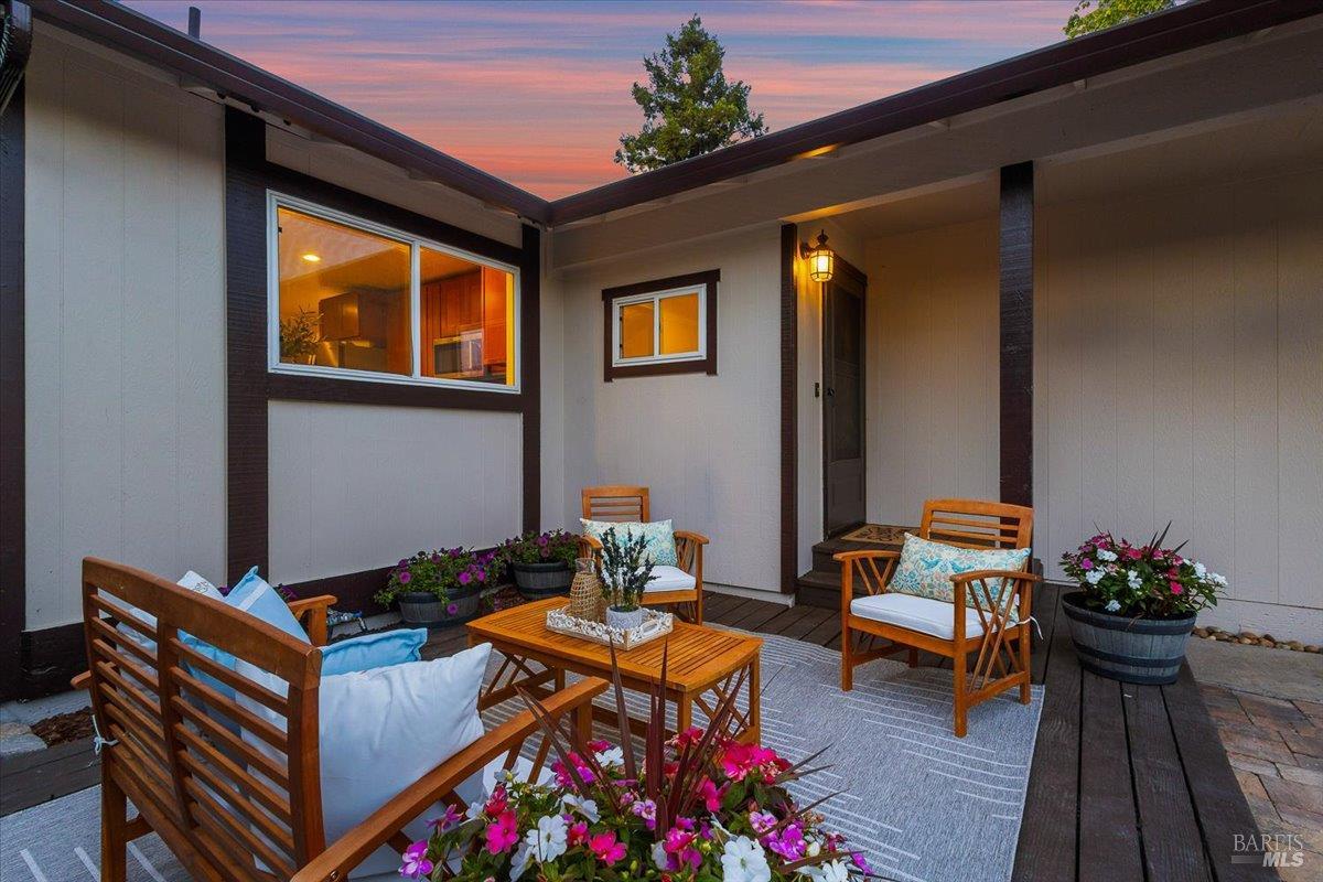 1588 Gladstone Way Rohnert Park CA 94928