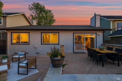1588 Gladstone Way Rohnert Park CA 94928