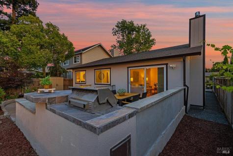 1588 Gladstone Way Rohnert Park CA 94928