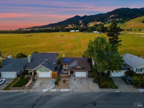 1588 Gladstone Way Rohnert Park CA 94928