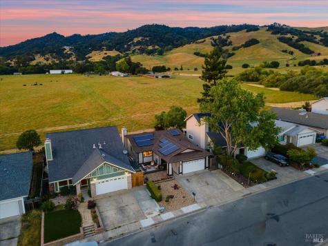 1588 Gladstone Way Rohnert Park CA 94928