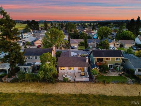 1588 Gladstone Way Rohnert Park CA 94928