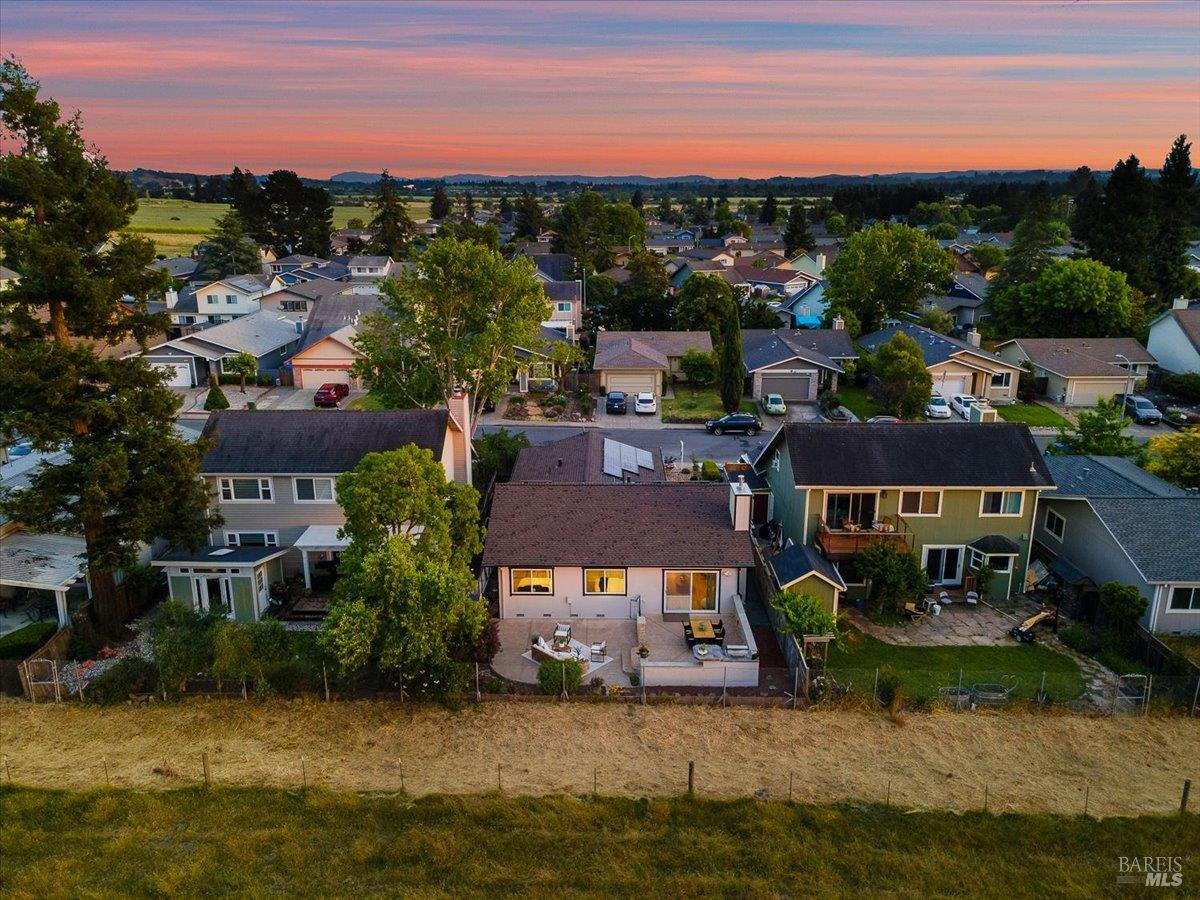 1588 Gladstone Way Rohnert Park CA 94928