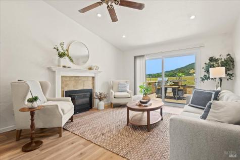 1588 Gladstone Way Rohnert Park CA 94928