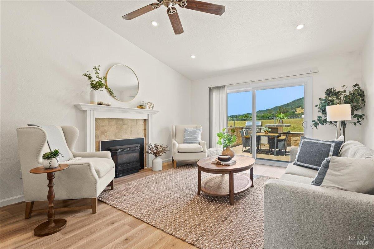 1588 Gladstone Way Rohnert Park CA 94928
