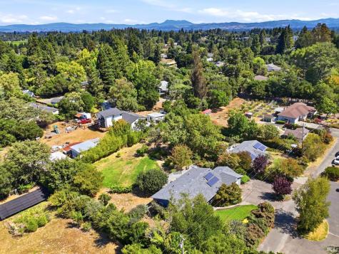 8245 Candy Apple Lane Sebastopol CA 95472