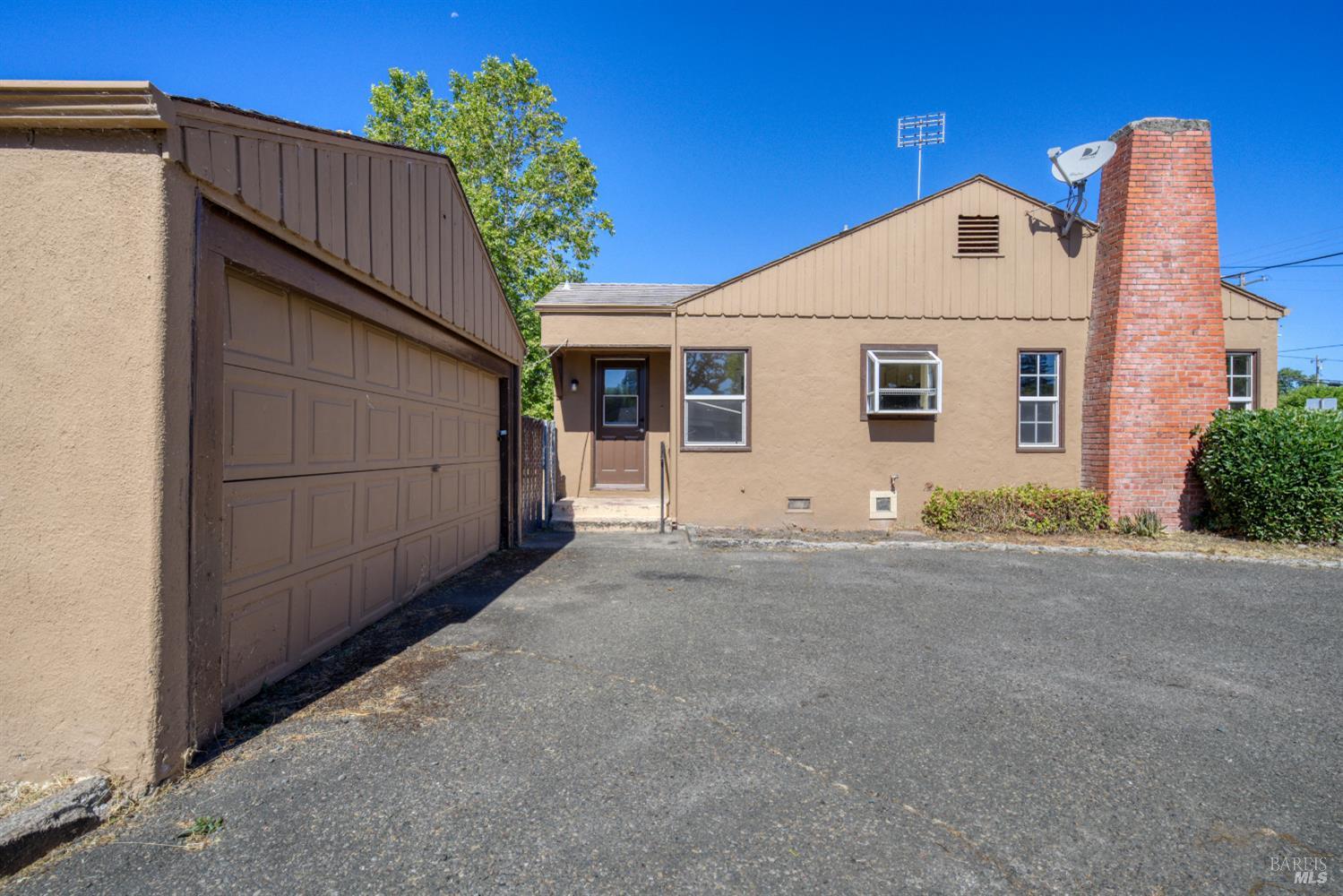 295 Clearlake Avenue Lakeport CA 95451