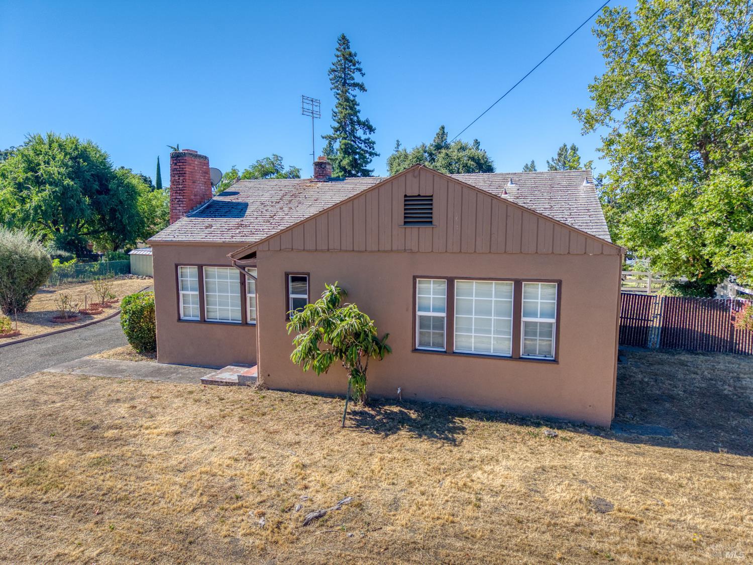 295 Clearlake Avenue Lakeport CA 95451