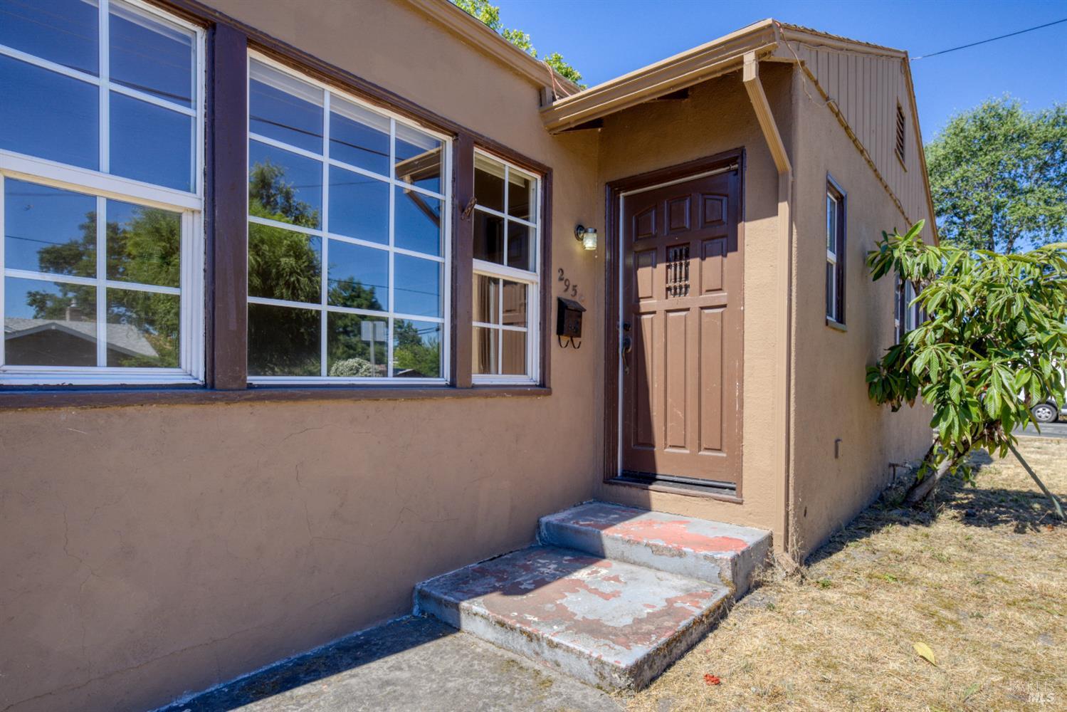 295 Clearlake Avenue Lakeport CA 95451