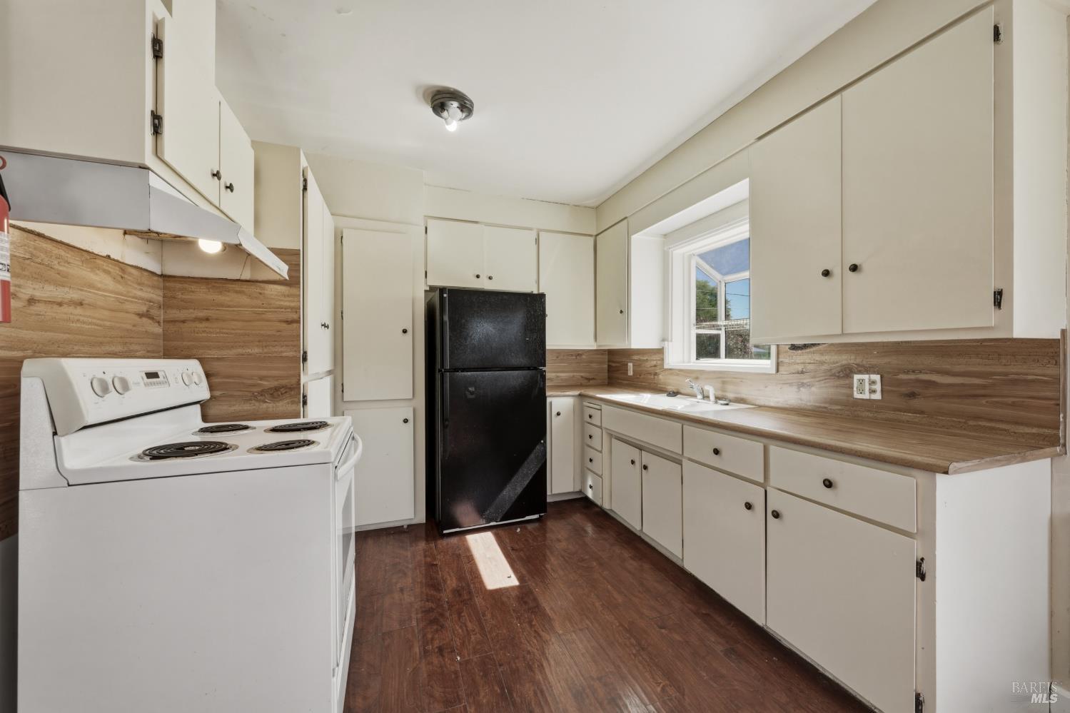 295 Clearlake Avenue Lakeport CA 95451