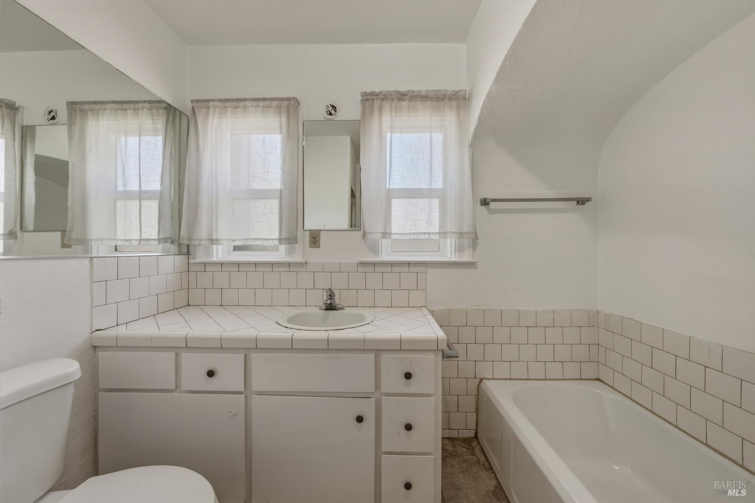 295 Clearlake Avenue Lakeport CA 95451