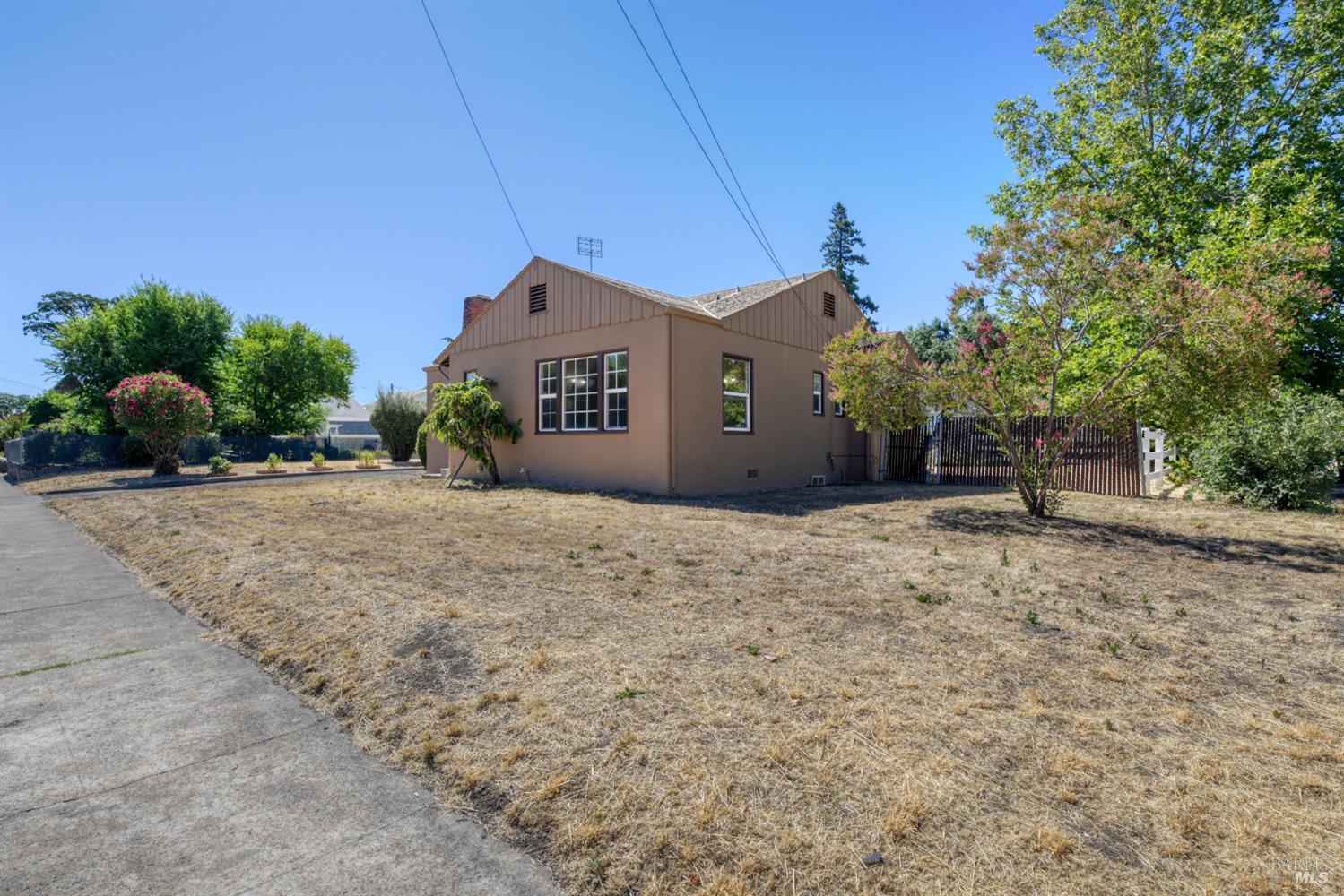 295 Clearlake Avenue Lakeport CA 95451