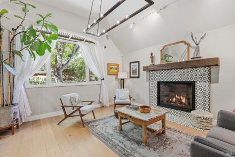 450 Amber Way Petaluma CA 94952
