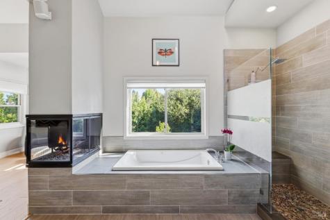 450 Amber Way Petaluma CA 94952
