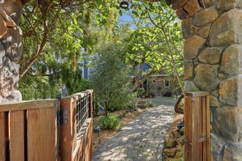 450 Amber Way Petaluma CA 94952