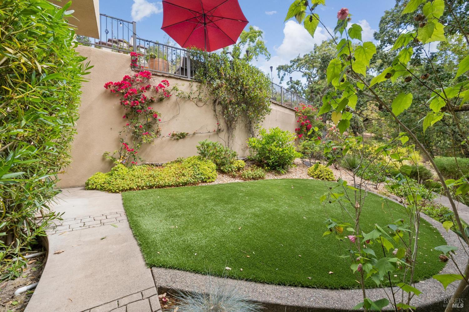 2588 Vineyard Road Novato CA 94947