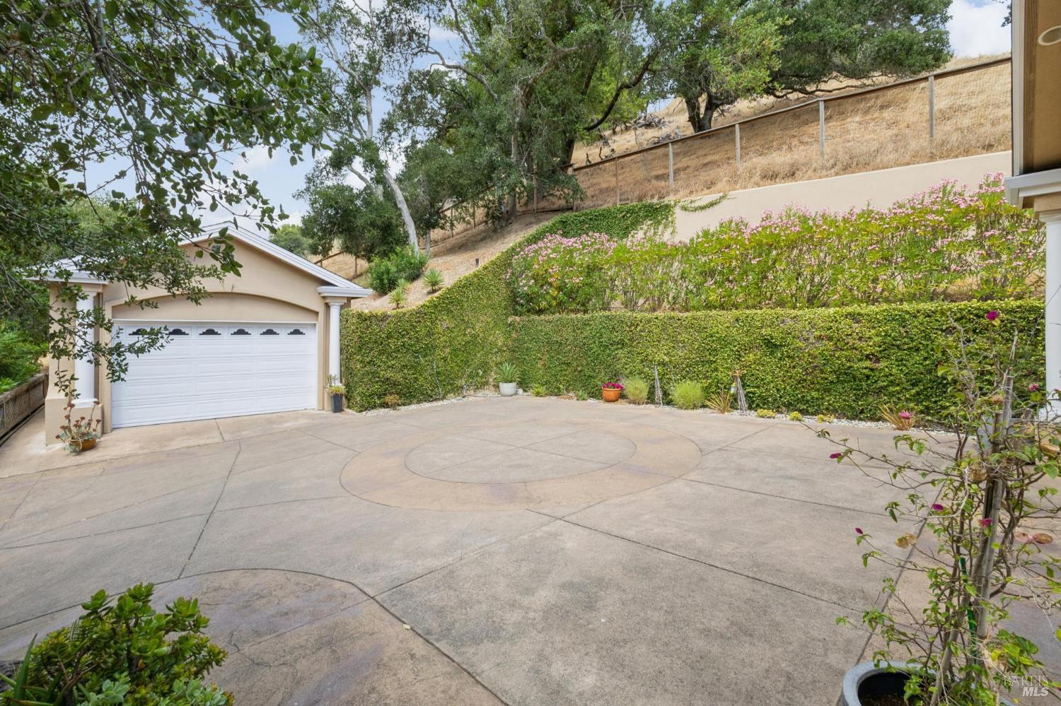 2588 Vineyard Road Novato CA 94947