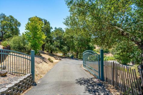 1055 Sundown Trail Santa Rosa CA 95404