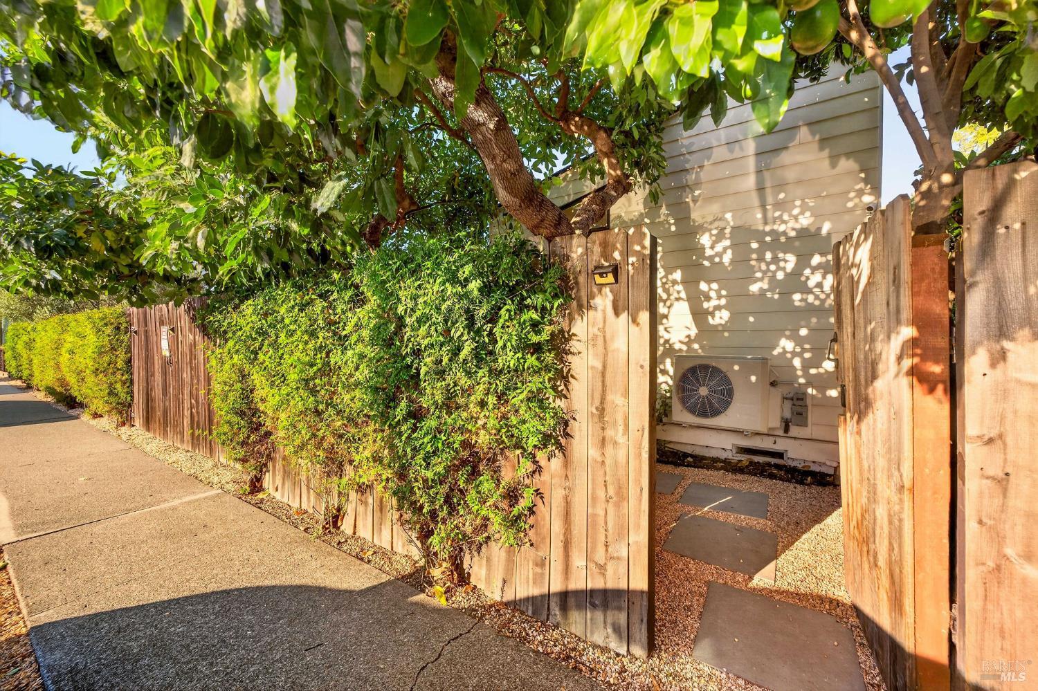 1571 Menlo Avenue Napa CA 94558